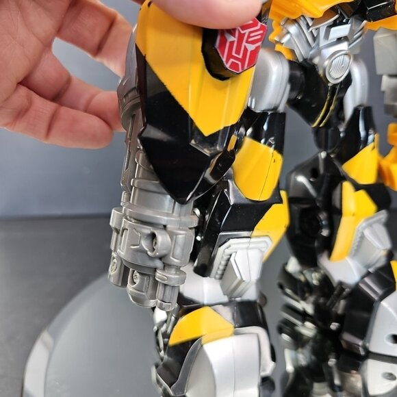 Talking Bumblebee Transformers Action Figure 2009 Hasbro Transformer 10 Inch - Picture 4 of 10